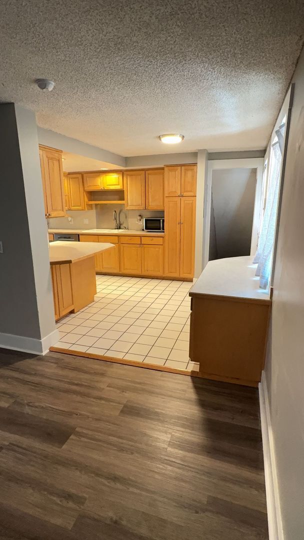 Foto del edificio - COTTONWOOD HEIGHTS 4 bed 3 bath family home