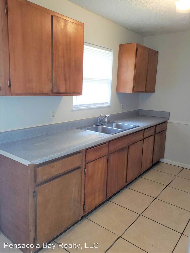 Foto del edificio - 3 br, 1 bath House - 6453 Julia Dr