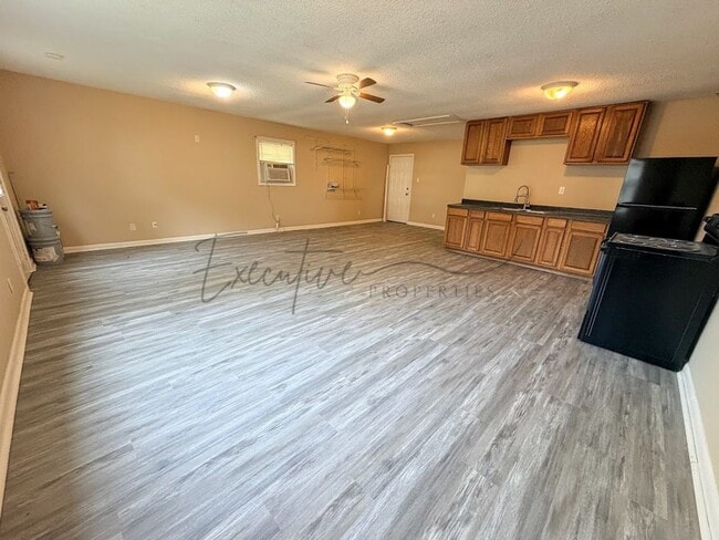 Foto del edificio - Updated Studio Apartment for $695 – New Ap...