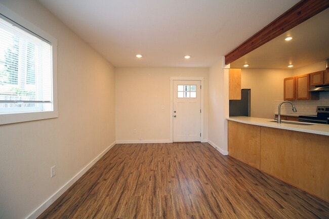 Building Photo - 6214 SE 51st Ave