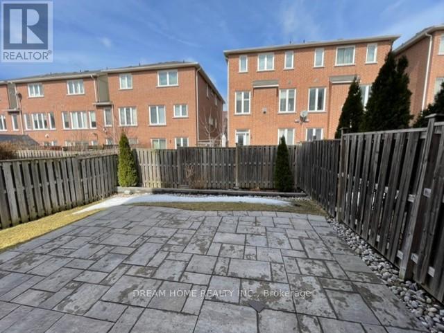 Photo du bâtiment - 18 Yates Ave