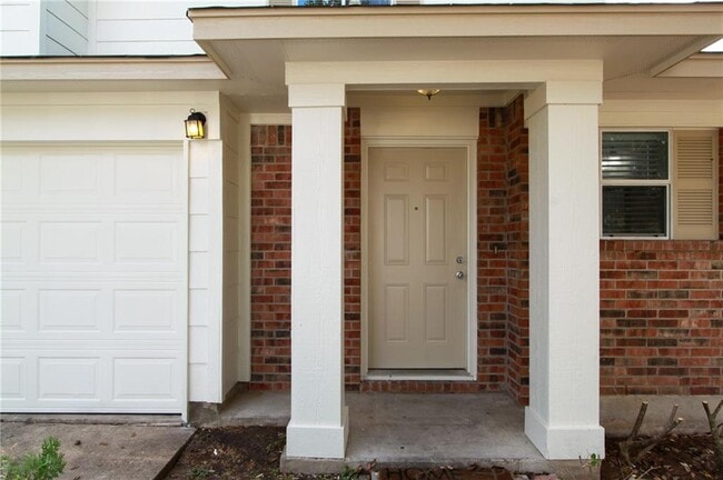 Building Photo - 14909 Chamberlain Ct