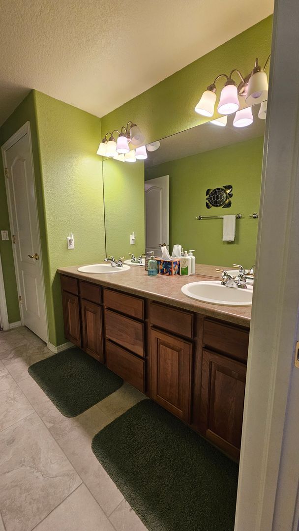 Building Photo - Beautiful 4 Bedroom Wolf Ranch Home