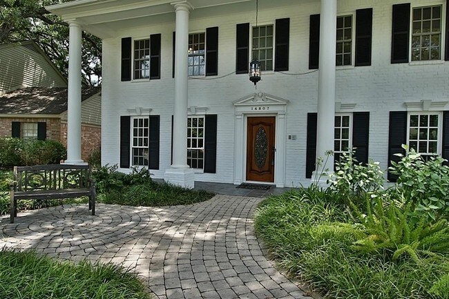 Building Photo - 14807 River Forest Dr