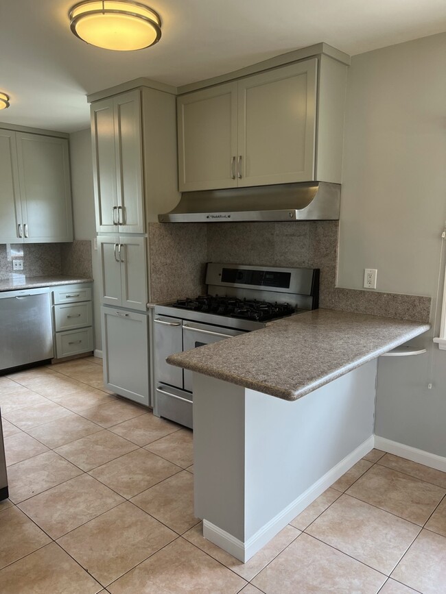 kitchen - 6467 W 85th St