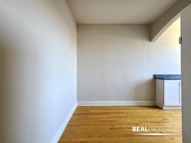 Building Photo - 1 bedroom in CHICAGO IL 60647