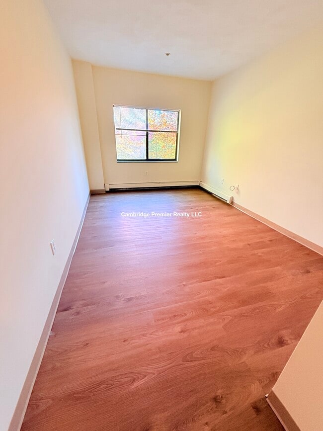 Building Photo - 375 Highland Ave