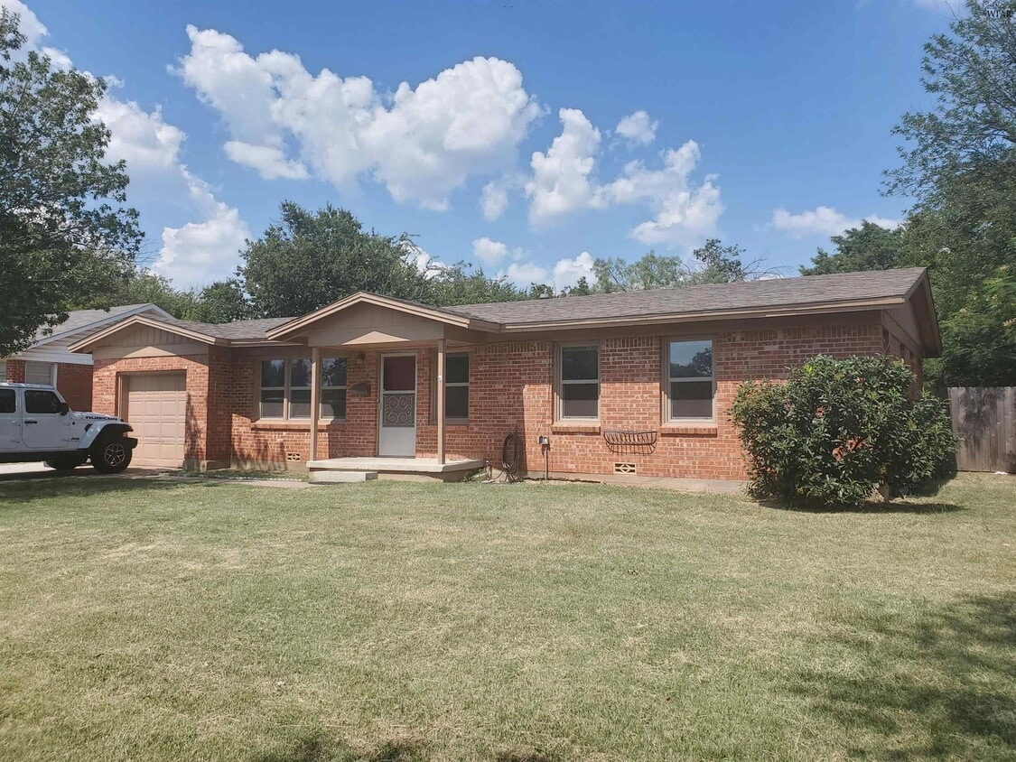 Primary Photo - 4402 Phillips Dr