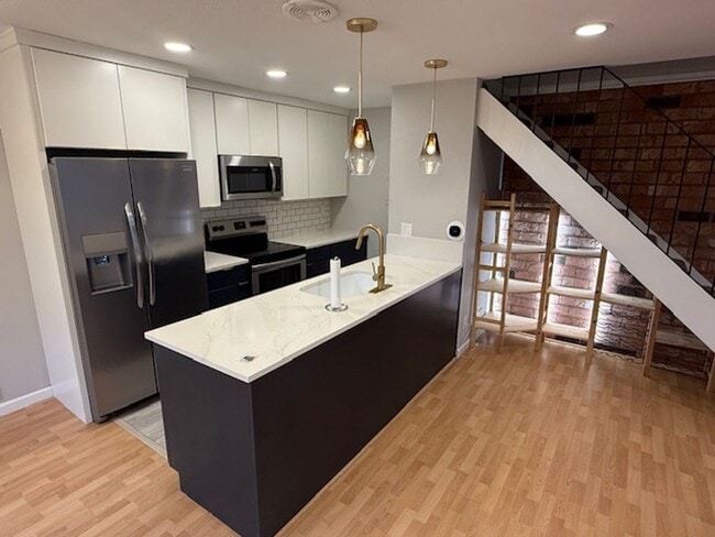 Building Photo - 257 Watson Dr