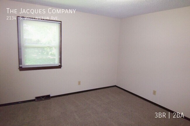 Foto del edificio - 2134 S Wellington Ave
