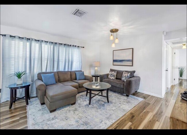 Foto del edificio - 8199 115th St N