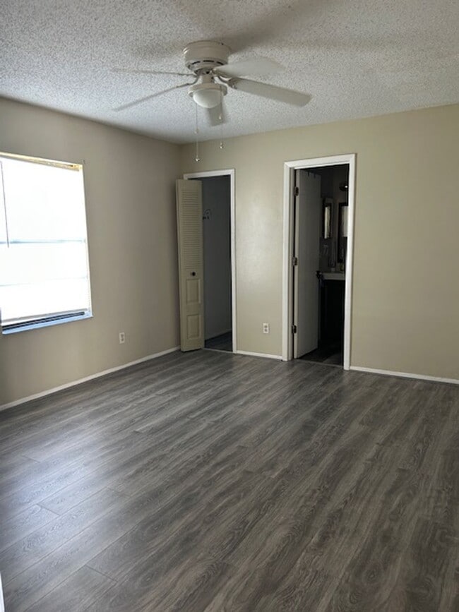 Building Photo - 3 bedroom, 2 bath home