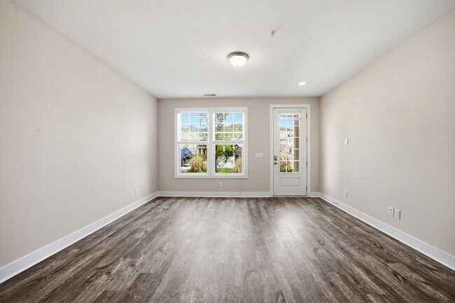 Foto del edificio - 2800 Bedford Green Dr