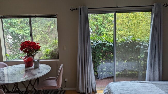 Building Photo - 836 N La Jolla Ave