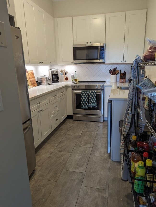 Building Photo - Kenmore Square 2 bedroom 2 bath with parking