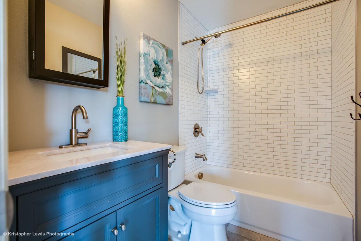 Foto principal - 1315 Ames St