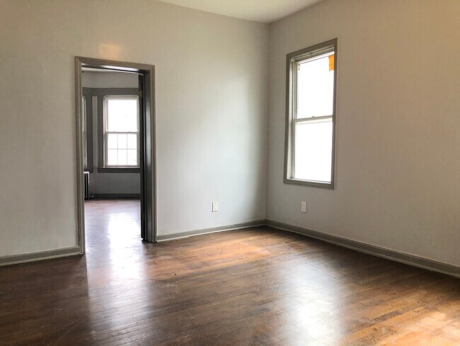 Building Photo - 13 Bayside Pl