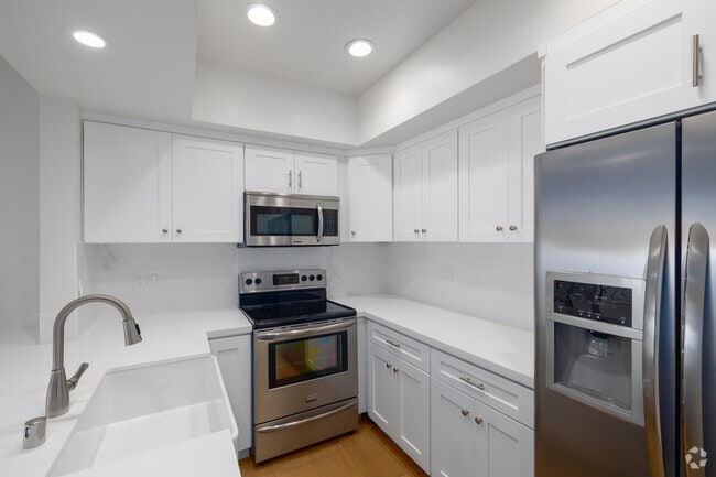 2BR, 2BA - 1,250SF - Kitchen - Malibu Coastline Apartments