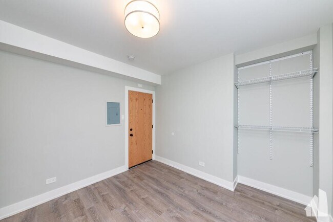 Foto del edificio - 1 bedroom in Chicago IL 60657