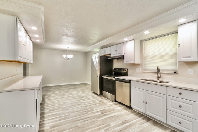 Building Photo - 6407 Ocho Rios Ct