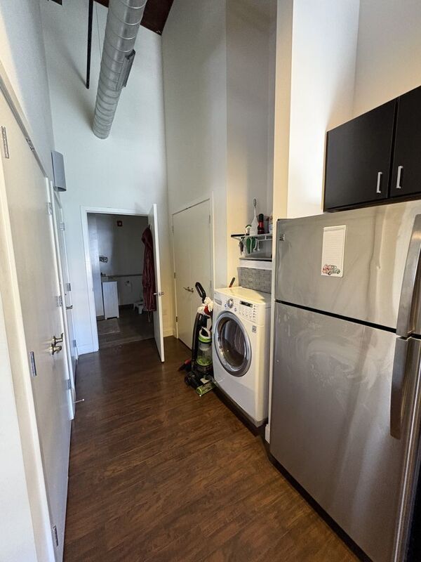 Foto del edificio - 344 N Charles St