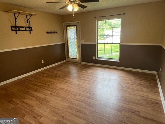 Foto del edificio - 106 Windtree Ln