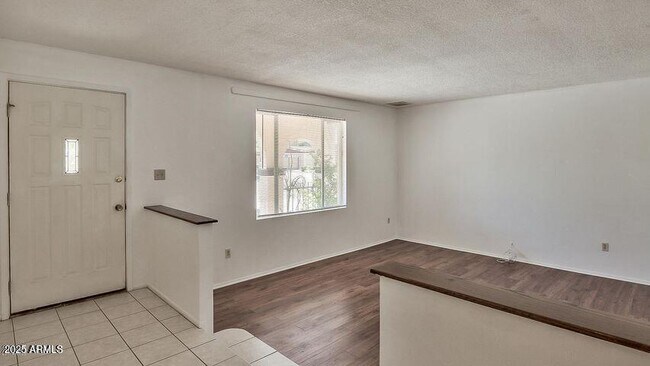 Foto del edificio - 3452 E Laurel Ln