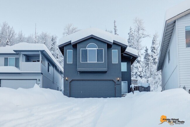 Building Photo - 1,855 sqft Eagle River home located in hig...