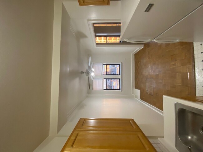 Foto del edificio - 1263 W Pratt Blvd