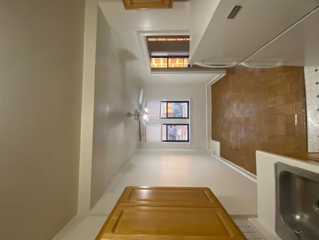 Building Photo - 1263 W Pratt