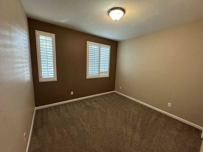 Building Photo - Beautiful 4 Bedroom, 3 Full Bath W/ Office...