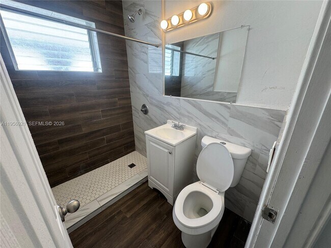 Foto del edificio - 7300 Harding Ave