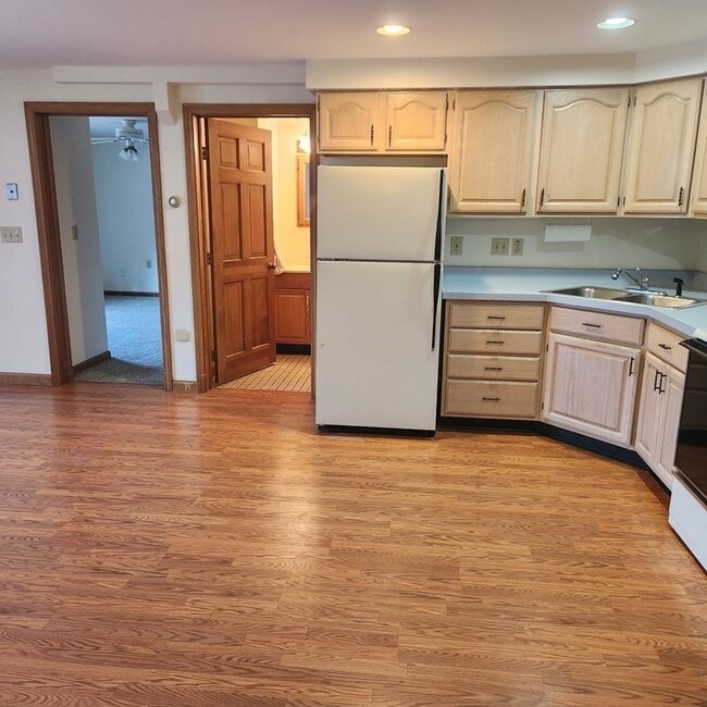 5 Ryan Rd Unit 2, Townsend, MA 01474 Room for Rent in Townsend, MA