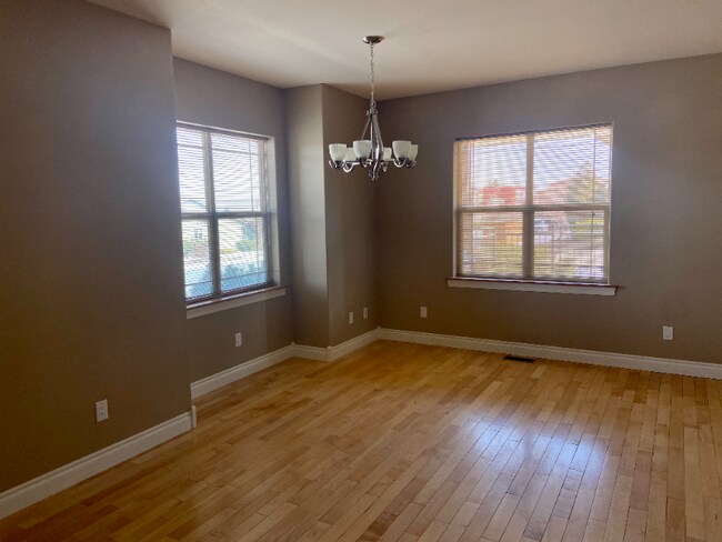 Building Photo - 2561 Overlook Blvd