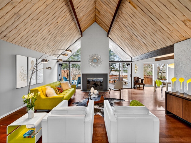 Building Photo - 10956 SE Azar Dr