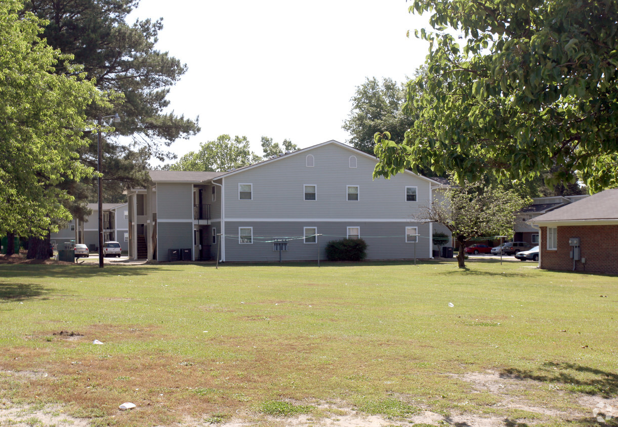 Primary Photo - Meadow Woods Apartments