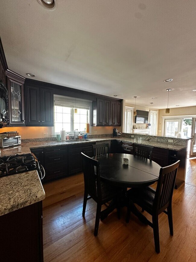 Foto del edificio - No Brokers Fee! 3 Bed 2.5 Bath Single-Fami...