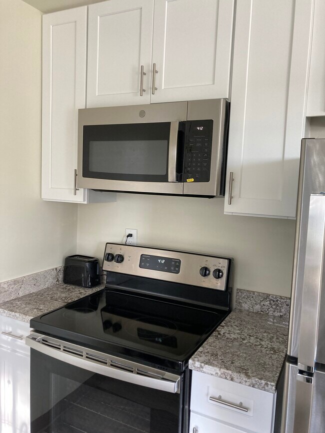 Stove - 4316 Rilea Way