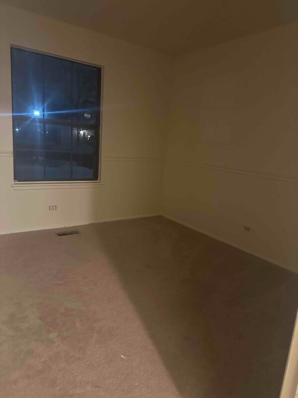 Building Photo - 324 Silverwood Ct