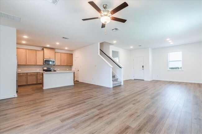 Building Photo - 108 Makinaw Rd