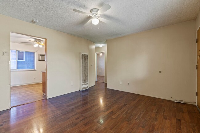 Building Photo - 814 2nd St