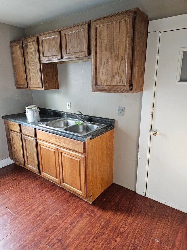 Building Photo - 721 Greenlawn Ave