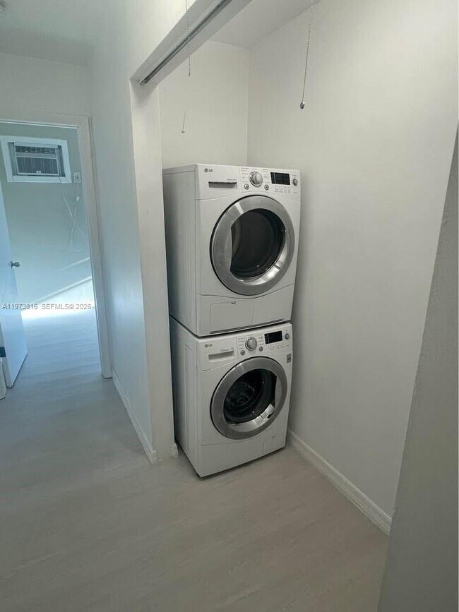 Foto del edificio - 4991 SW 27th Ave