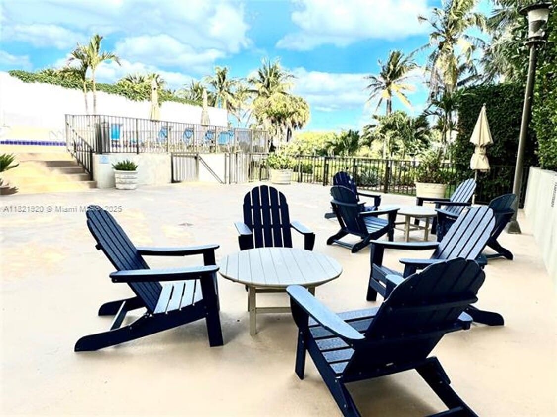 Photo - 1621 Collins Ave appt 310 (A11821920)