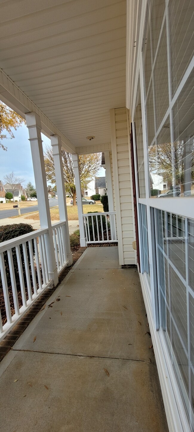 Building Photo - 341 Milhaven Dr