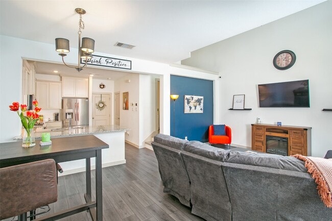 Building Photo - 1213 Casselberry Dr