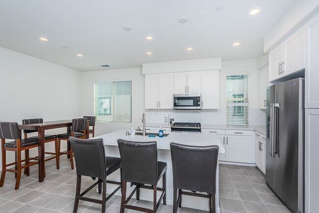 Foto del edificio - Modern Oceanside Townhome with Resort-Style Amenities