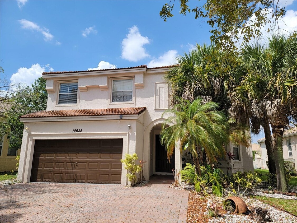 Foto principal - 15625 SW 52nd Ct