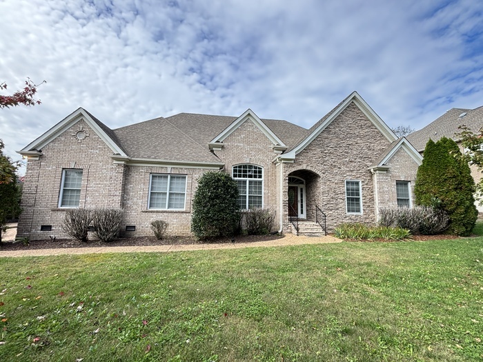 Primary Photo - Somerset Downs home off Long Hollow Pike w...