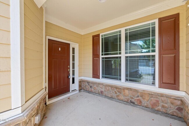 Foto del edificio - 227 Mayfield Dr